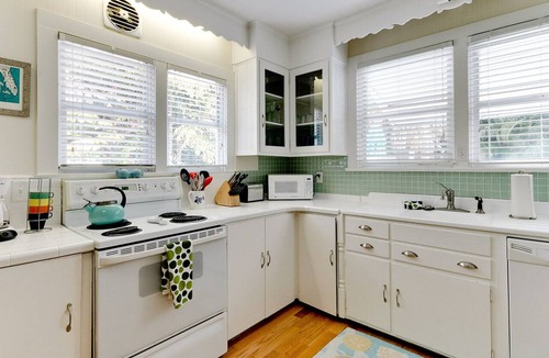 Anna Maria Cottage | Welcome to Beach Basket – Your Seaside Retreat!"