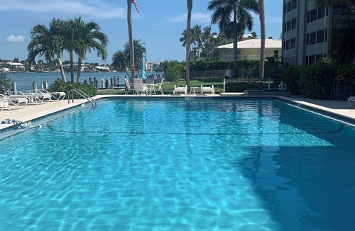 Moorings Condo | WELCOME to Beach Paradise! Venetian 2 min. V Miramar Beach . Napes 5 Ave. 5 min.