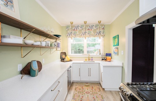 Thomasville House | Welcome to Jewel Box Cottage! Our cottage has been carefully curated for you.