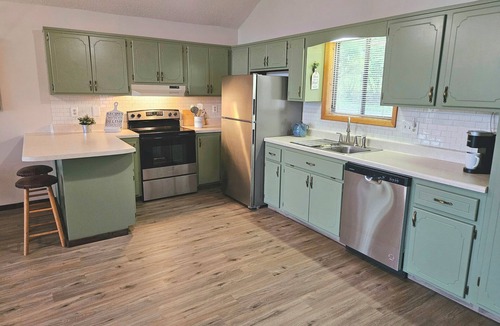 Murphy Cabin | Welcome to our Cabin! Forget your worries in this recently updated place.