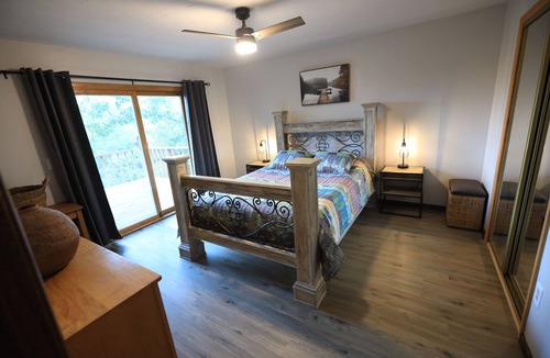 Murphy Cabin | Welcome to our Cabin! Forget your worries in this recently updated place.