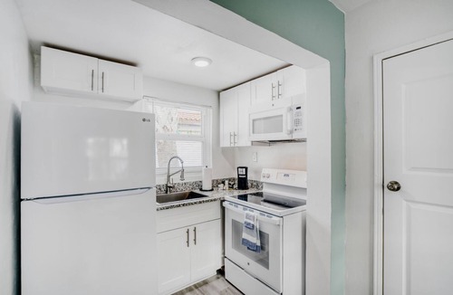 Tropic Apartment | Well-Located Studio Near Beach | TV + Kitchenette