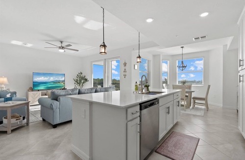 Venice Apartment | Wellen Park G&CC - 2/2 unit on 3rd floor