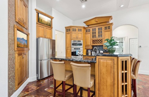 Hunt Club House | West Palm Beach Spacious 4BR Pool Hot Tub Gym BBQ King Beds