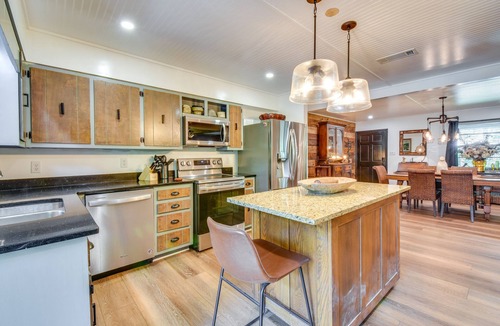 Athens House | Whimsical Athens Home - 3 Mi to Sanford Stadium