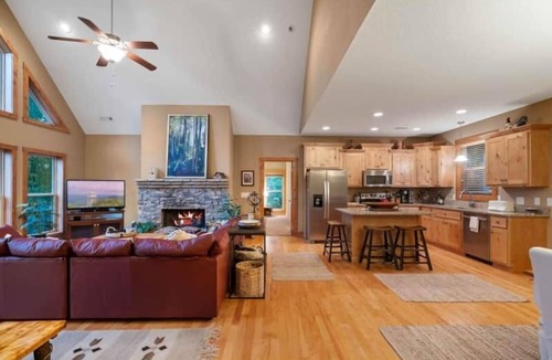 Sapphire House | Whisper Ridge