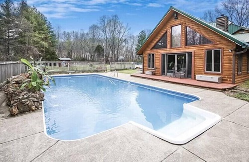 Bowling Green House | Whispering Waters Rustic Retreat