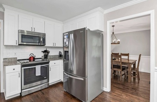 Lexington House | Whispering Winds of Lexington | Sleeps 8