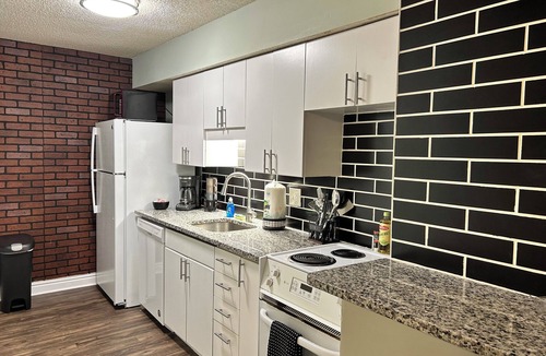 Sandalwood House | Whispering Woods Hideaway - Centrally Located