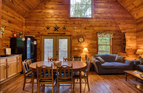 Bristol Cabin | Whistling Timbers Cabin