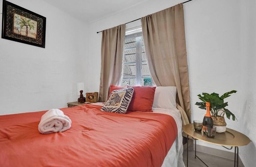 North Central Hollywood Bed & Breakfast | White House Hotel Hollywood