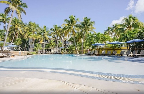 Islamorada Villa | Whole House w/Tropical Atmosphere just Steps from the Beach - Ideal for Groups