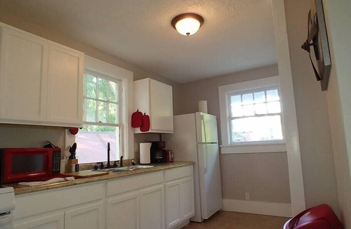 Vollintine-Evergreen Apartment | Willett 2 Adorable Two Bedroom