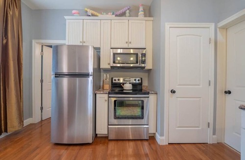 Walland House | Wizard House + Hot Tub, Private Creek, Large Yard, EV Charge