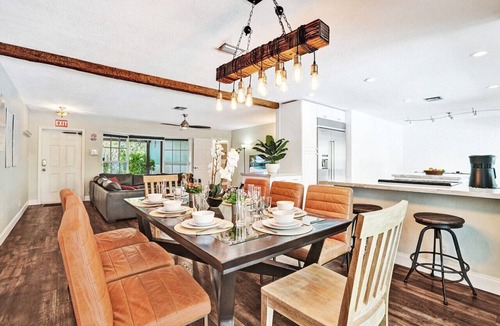 South Lake Villa | Wonderful 4BR/3BA Villa Pool & Jacuzzi near Beach