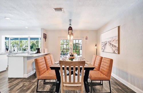 South Lake Villa | Wonderful 4BR/3BA Villa Pool & Jacuzzi near Beach