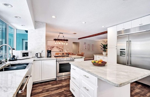 South Lake Villa | Wonderful 4BR/3BA Villa Pool & Jacuzzi near Beach