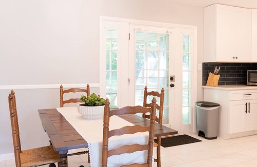 Green Acres House | Wonderfully Comfy Athens Abode