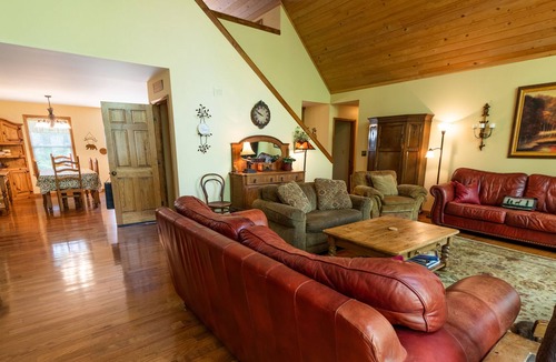 Highlands Hills House | Woodland Hills Retreat - 3 Bedroom Option