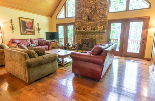 Highlands Hills House | Woodland Hills Retreat - 3 Bedroom Option