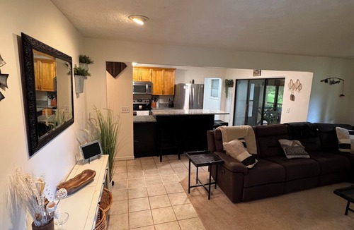 Bronston Condo | Woodson Bend 3 BR Condo 82-4, with AC, WiFi, Pool, Golf Course, Restaurant