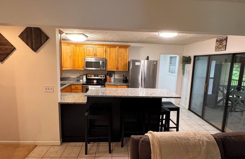 Bronston Condo | Woodson Bend 3 BR Condo 82-4, with AC, WiFi, Pool, Golf Course, Restaurant