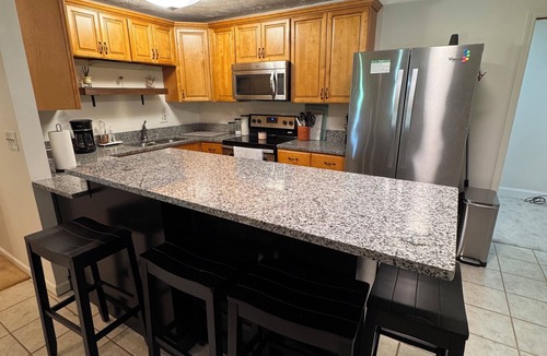 Bronston Condo | Woodson Bend 3 BR Condo 82-4, with AC, WiFi, Pool, Golf Course, Restaurant