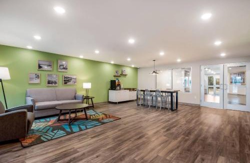 Bearss Plaza Hotel | WoodSpring Suites Tampa Airport North Veterans Expressway