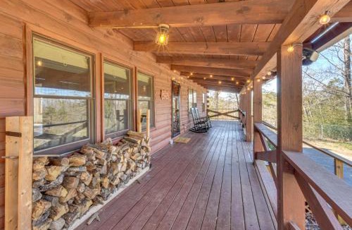 Toccoa House | Woodsy Hideaway: 8 Mi to Henderson Falls Park!
