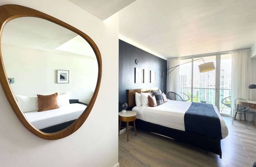Coconut Grove Apartment | World Cup Match Base: Views & Grove Walk