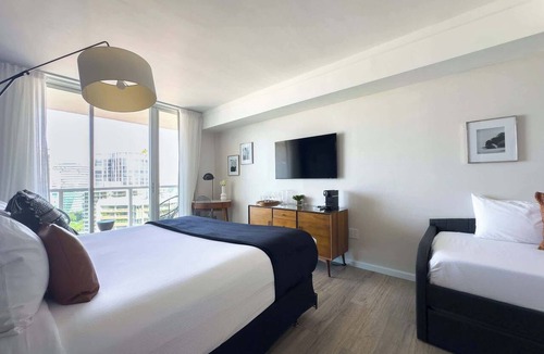 Coconut Grove Apartment | World Cup Match Base: Views & Grove Walk