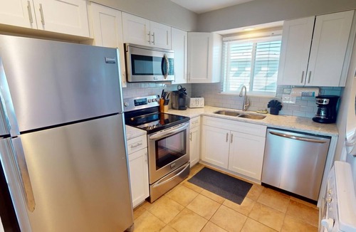 Tybee Island Condo | Wraparound Balcony w/Stunning Sunrise & Sunset Views + Pool Access
