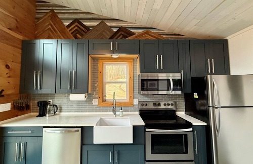 Robbinsville House | Wrigs Ridge | Tiny Cabin w/Views & Creek Sound