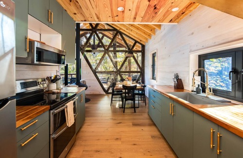 Sugarfork House | XL Treehouse on 7 Trees with Bridge & Platforms - The Hylo