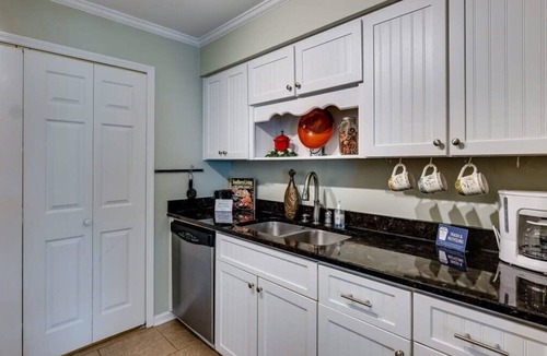 Savannah House | Year-Round Pool & Backyard Near Tybee Island