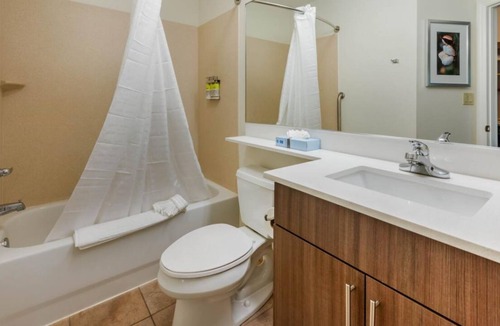 Biggar House | You Found it, Fort Myers Getaway! Outdoor Pool & BBQ Facility, Free Parking