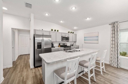 Okahumpka House | Your 2BR Escape: Golf, Games, and Getaways