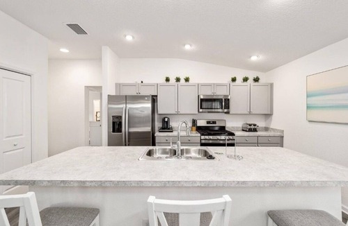 Okahumpka House | Your 2BR Escape: Golf, Games, and Getaways