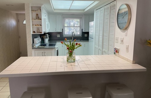 Englewood Condo | YOUR DREAM BEACH VACATION-BAY TO BEACH