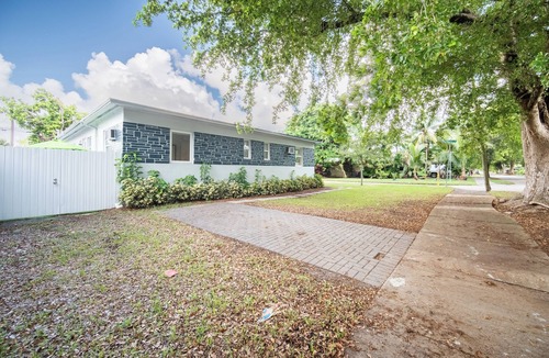Parkside House | Your Hollywood Hideaway! Central Location 2BR Home