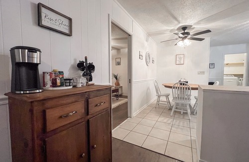 Rainbow City House | Your Home Away From Home In Rainbow City, Convenient Location