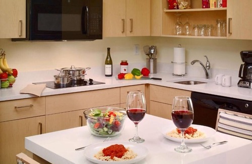 Arrowood Hotel | Your Home Away from Home – 3 Relaxing Suites w/Fully Equipped Kitchen and Pool