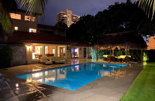 Venetian Islands House | Your Miami Paradise in Venetian!