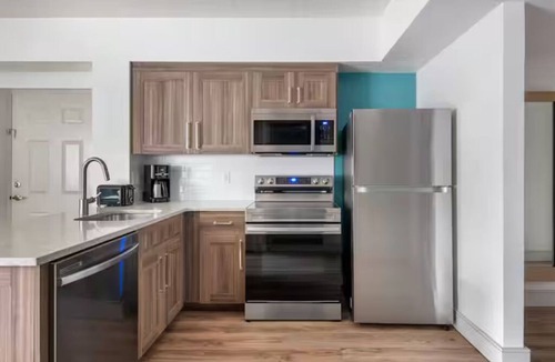 West Kissimmee Hotel | Your Next Great Escape Is Waiting for You! Outdoor Pool, Unit with Kitchen!