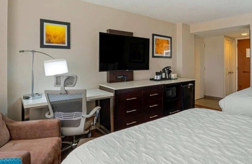 Baymeadows House | Your Relaxing Getaway Awaits! Pool, FREE Breakfast and Parking! Near Mandarin Museum!