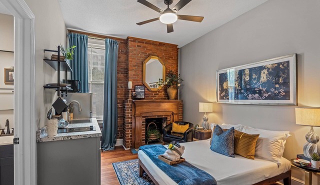 1 bedroom, 1 bathroom studio apartment in Downtown Augusta. The sleeping arrangements for this unit is a full-sized bed.