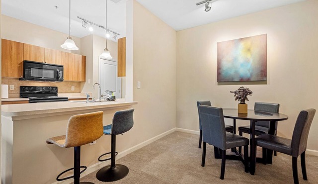 1-bedroom Lawrenceville Retreat apt near mall, stadium, and Georgia attractions