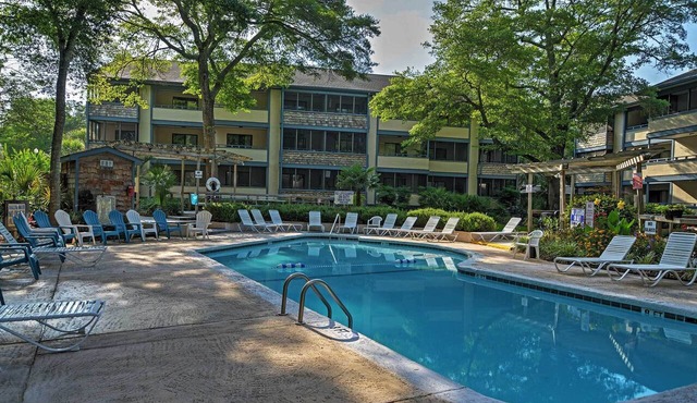 1 Mi to Coast: Myrtle Beach Condo w/Balconies!