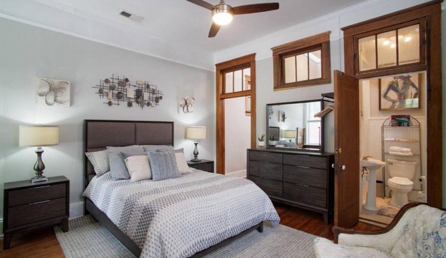 101 E Waldburg - Cozy Cottage just off of Forsyth Park
