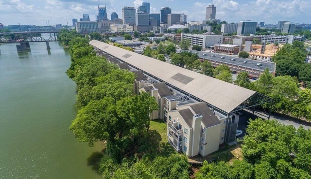 2 BDR Riverfront Living in Downtown Nashville!
